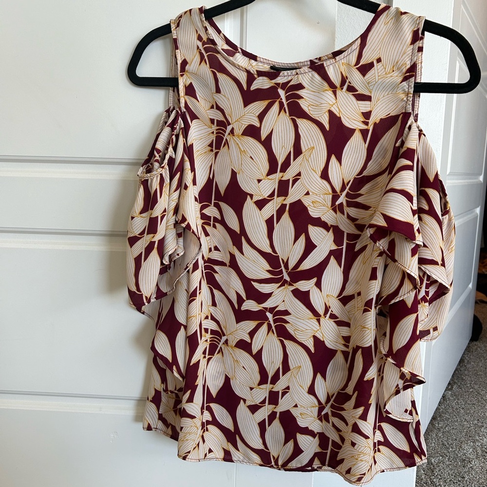 Worthington burgundy cold shoulder top